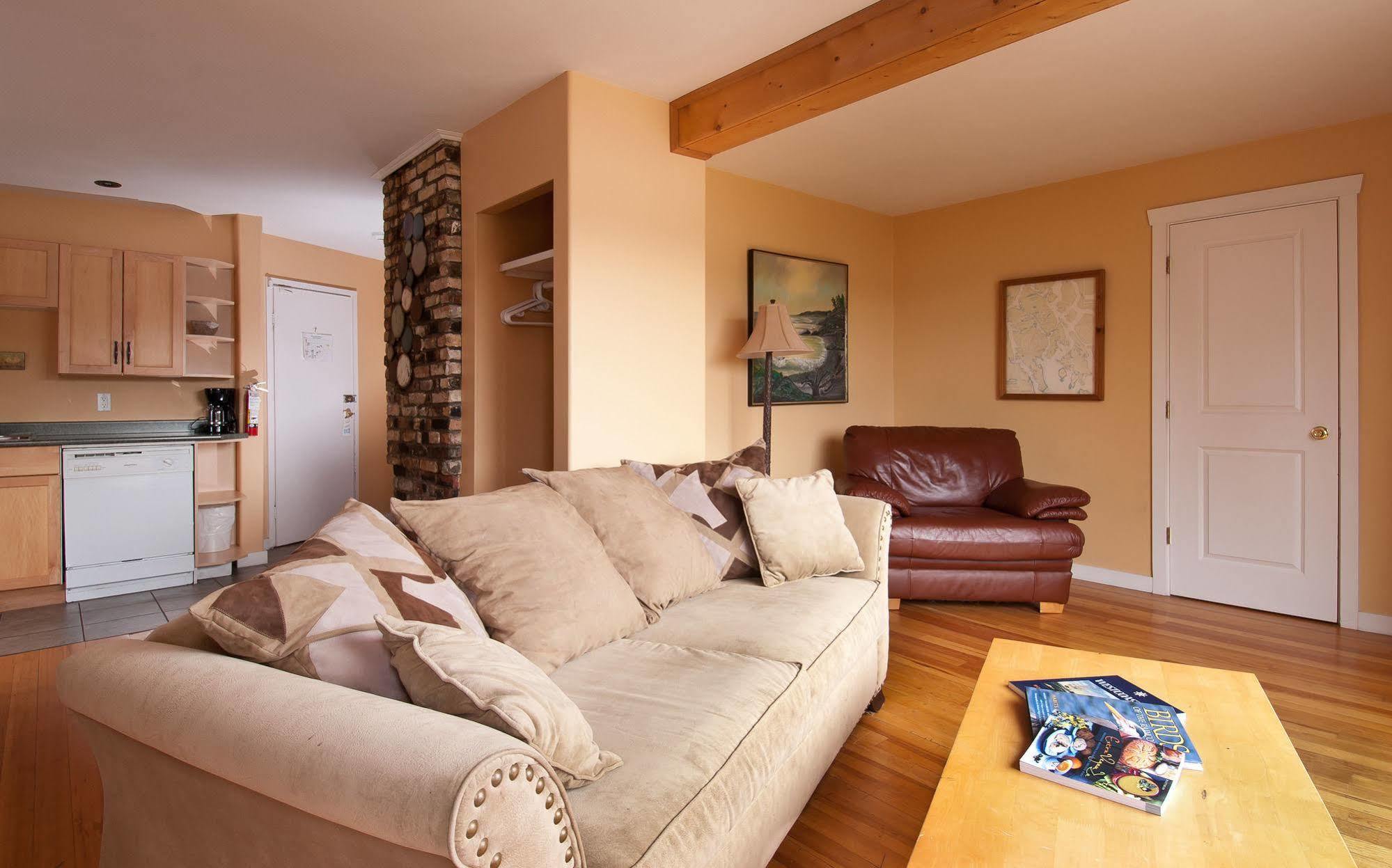 Heriot Bay Inn Dış mekan fotoğraf