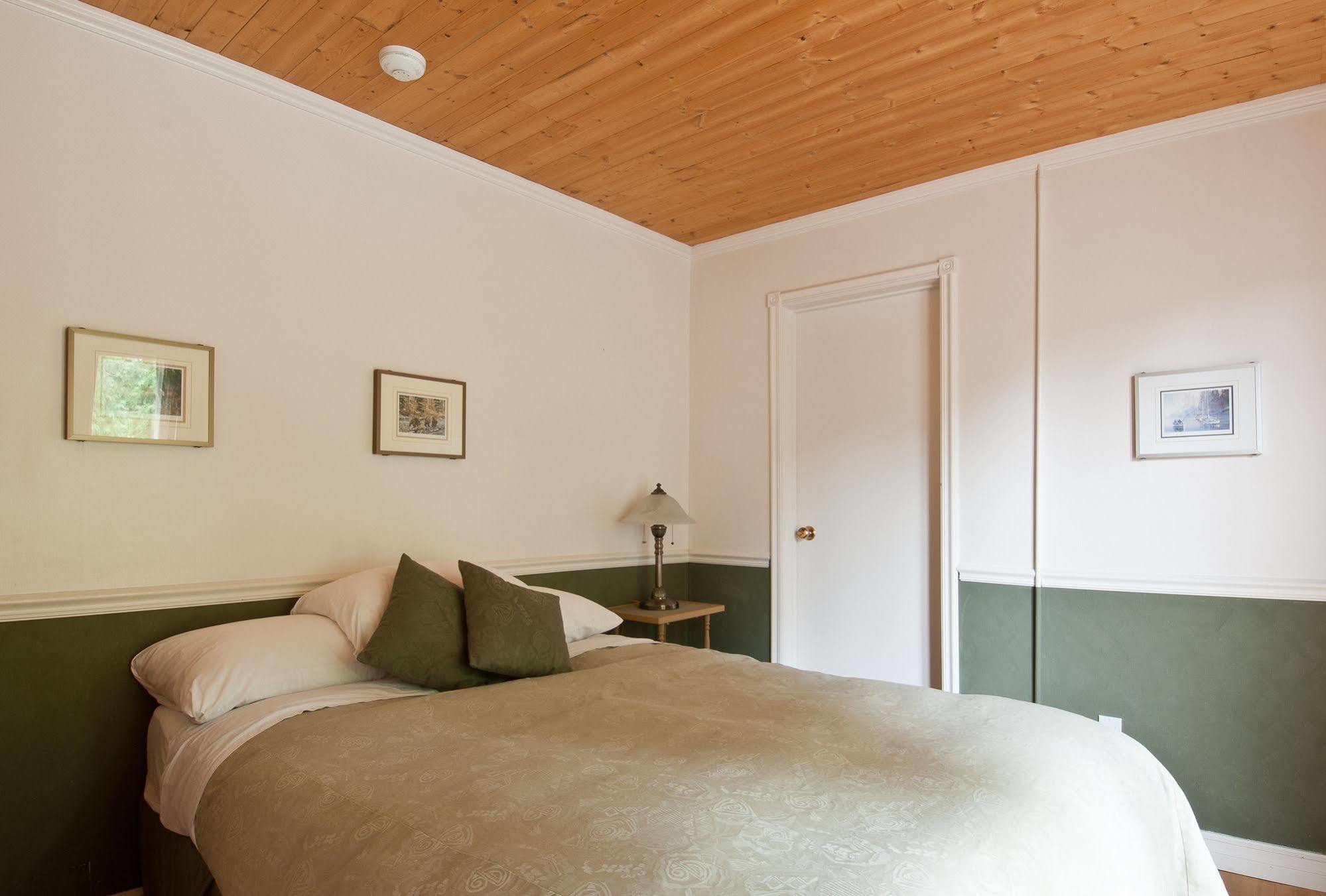 Heriot Bay Inn Dış mekan fotoğraf