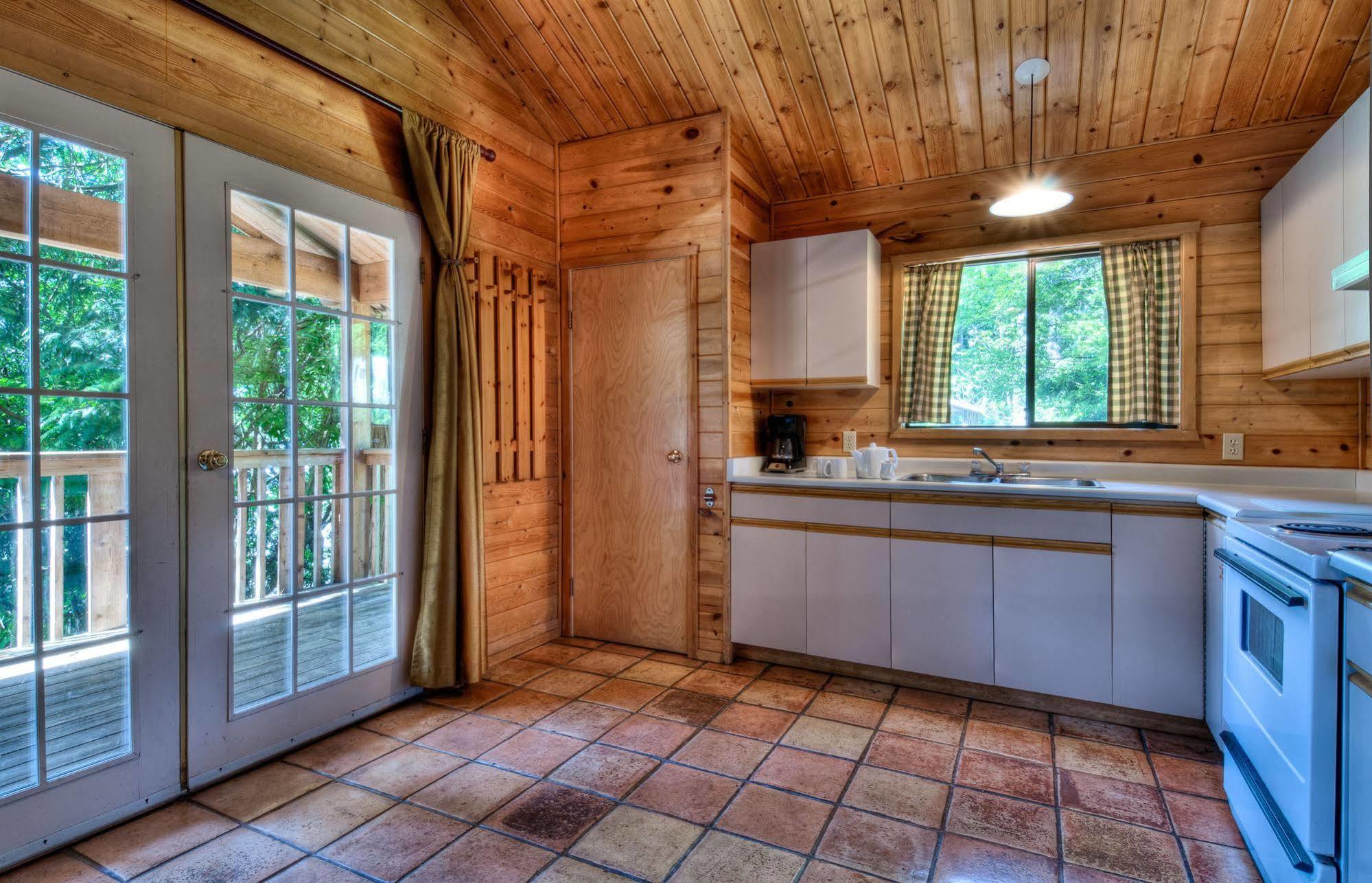 Heriot Bay Inn Dış mekan fotoğraf
